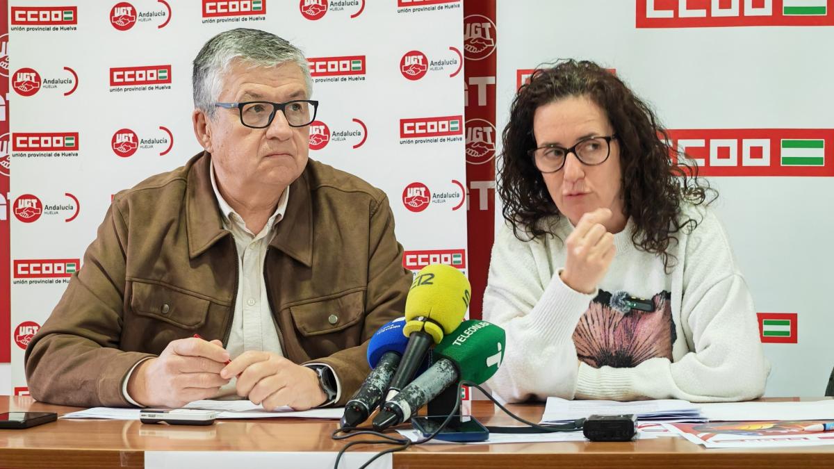 Julia Perea, secretaria general de CCOO Huelva y Francisco Gutierrez, secretario general de UGT Huelva en rueda de prensa de la presentación del Decálogo de Medidas Estructurales en Materia de Siniestralidad y Salud en el Trabajo. (1)