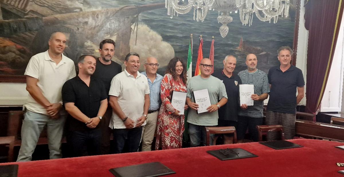 Representantes sindicales de CCOO y Autonoma Obrera junto con la parte empresarial de Onda Cdiz