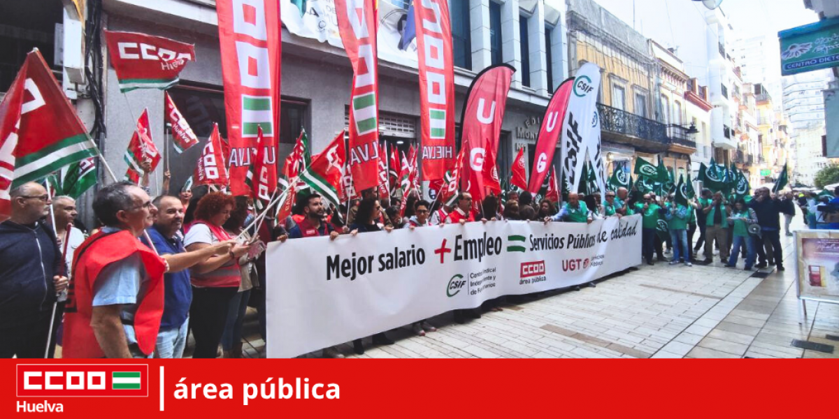 Foto de la primera movilización de CCOO, UGT y CSIF para adviertir de huelga general si el Gobierno no mejora las condiciones del personal público.