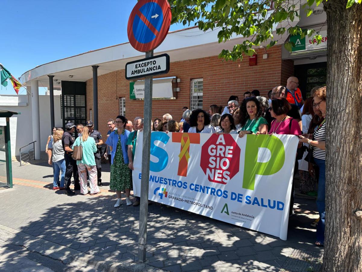 Concentración en el Centro de Salud de la Zubia