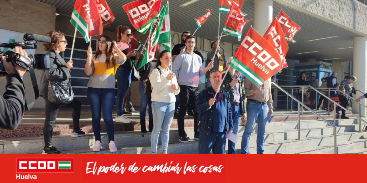 CCOO Huelva se concentra en el Hospital Juan Ramn Jimnez en defensa de los derechos laborales de la plantilla de Pulsia