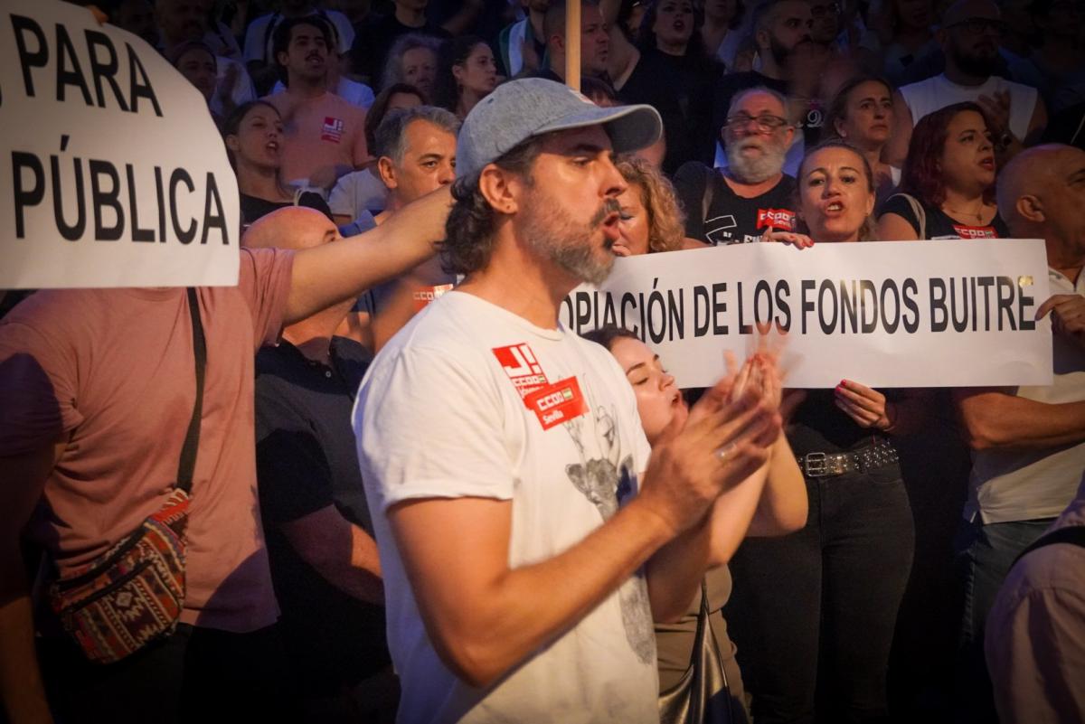El secretario general de CCOO de Sevilla, Carlos Aristu, en movilizaciones por la vivienda en Sevilla.