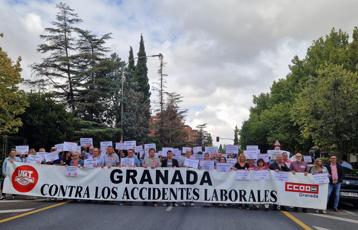 Concentración frente a la sede sindical