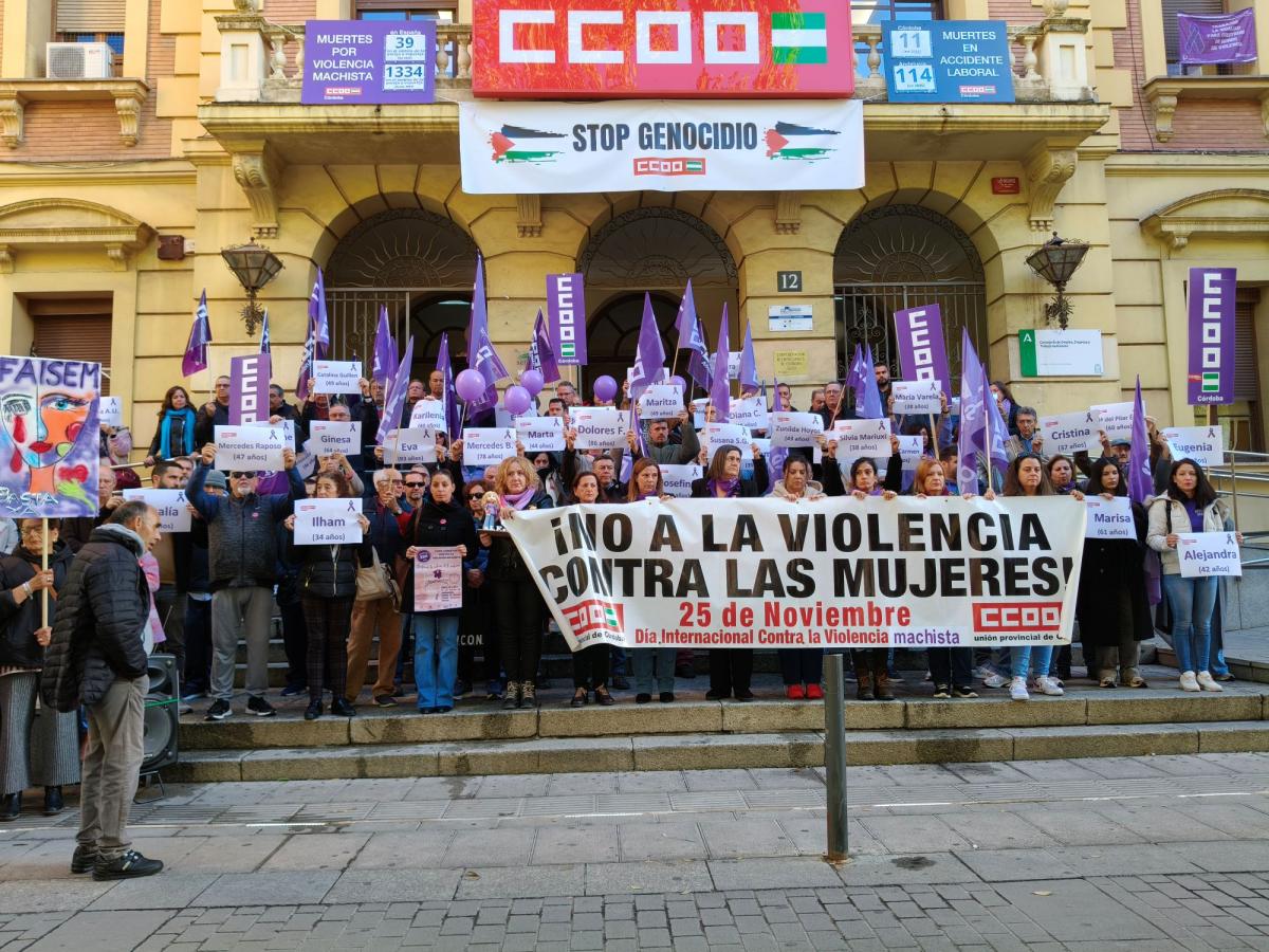 CCOO ha mostrado su repulsa a la violencia machista con una concentración a las puertas del sindicato.