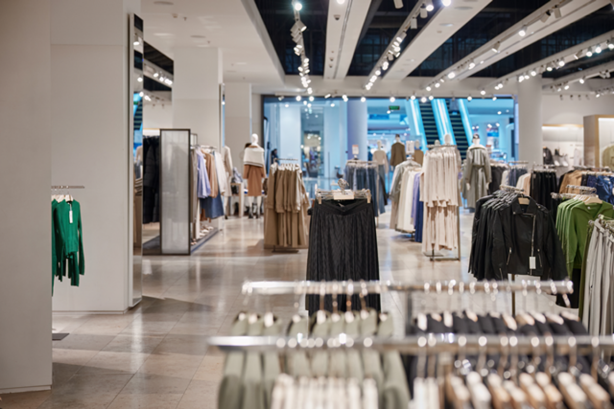 Tienda de ropa en un centro comercial